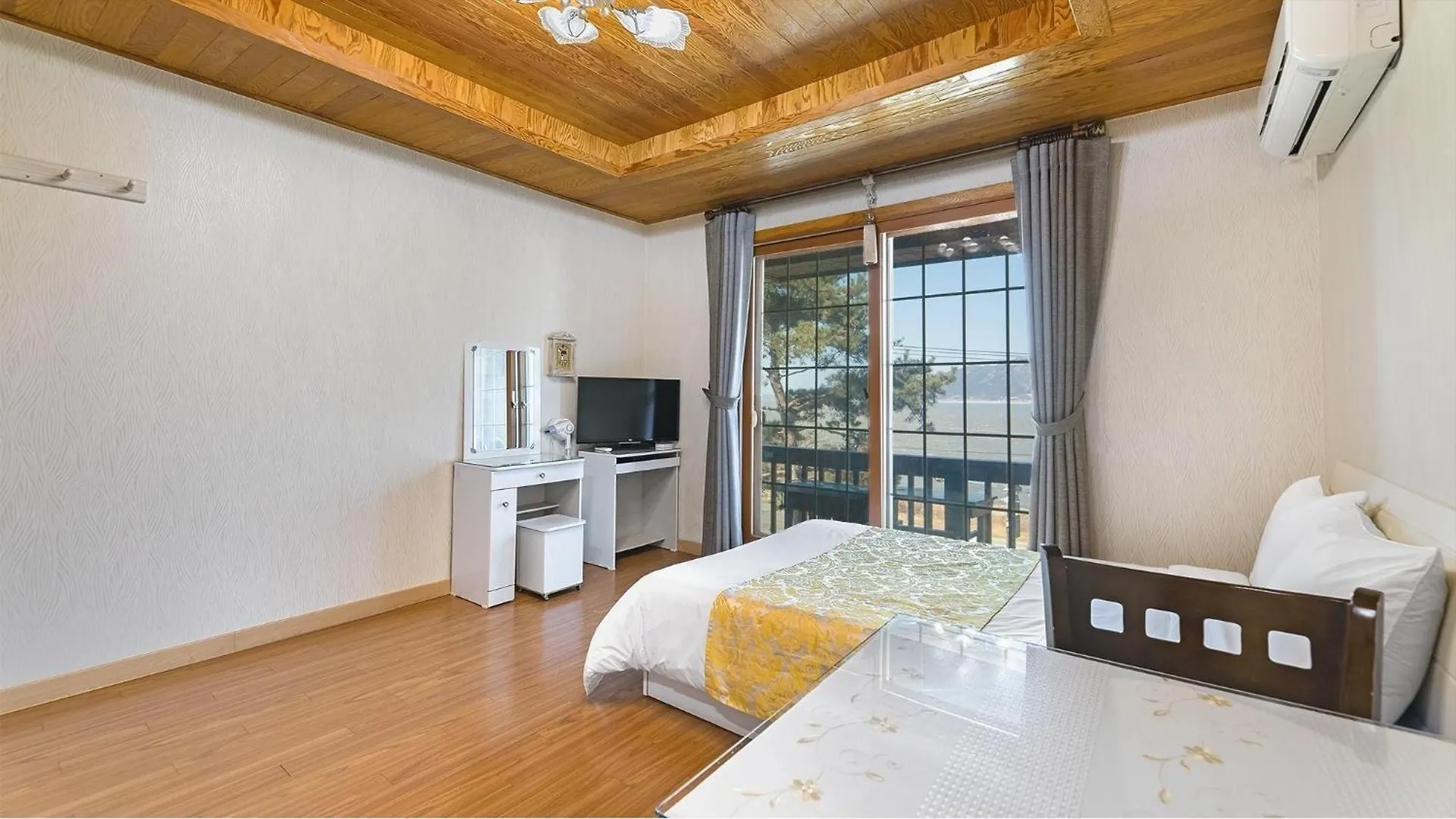 Ganghwa Badabit Pension Incheon South Korea